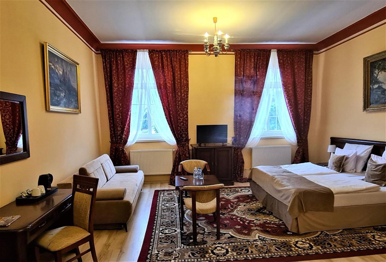 Palac Henrykow Szprotawa Extérieur photo